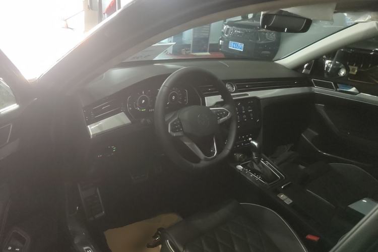 Used Volkswagen Magotan GTE Plug-in Hybrid 2022 GTE Luxury Model Center Console