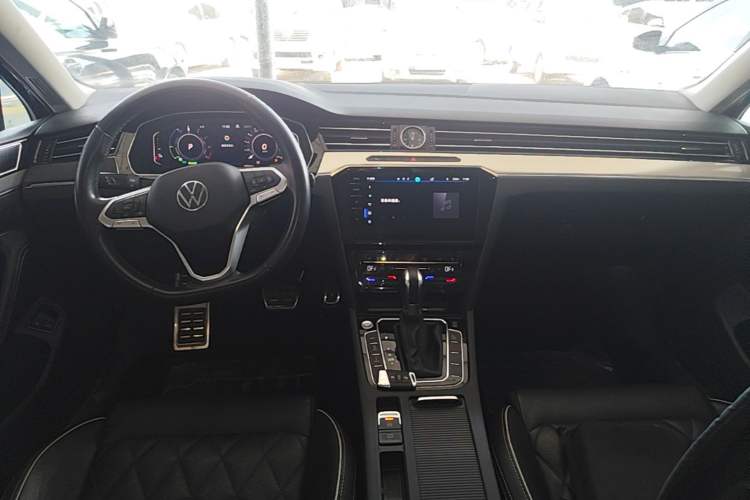 Used Volkswagen Magotan GTE Plug-in Hybrid 2022 GTE Luxury Model Center Console