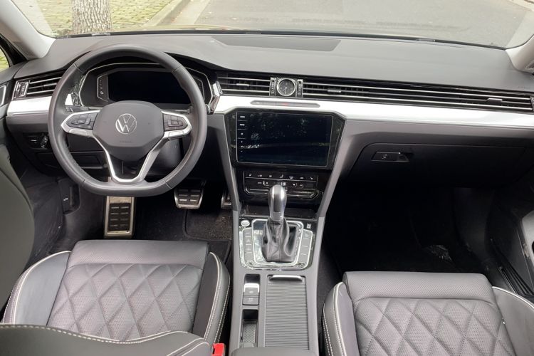 Used Volkswagen Magotan GTE Plug-in Hybrid 2022 GTE Luxury Model Center Console