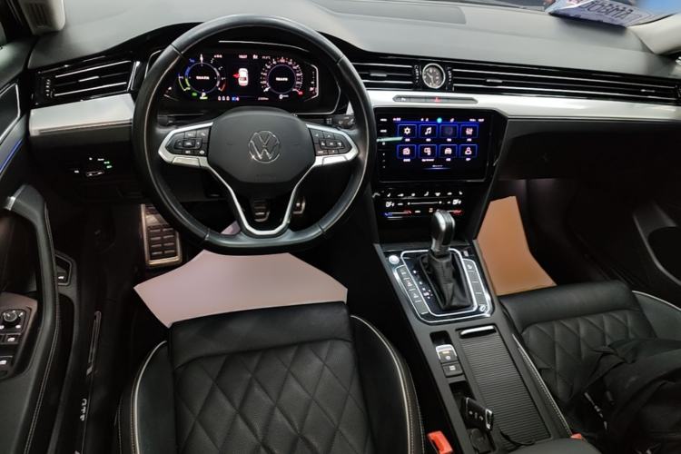 Used Volkswagen Magotan GTE Plug-in Hybrid 2022 GTE Luxury Model Center Console