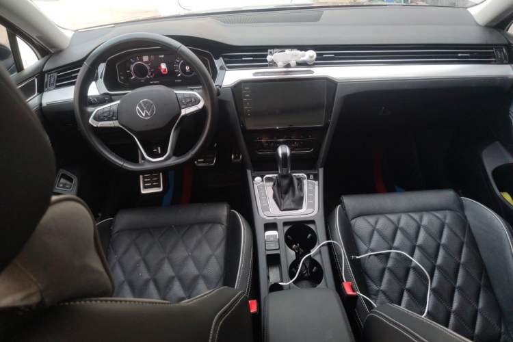 Used Volkswagen Magotan GTE Plug-in Hybrid 2022 GTE Luxury Model Center Console