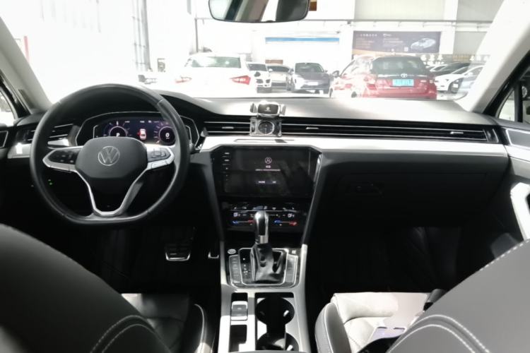 Used Volkswagen Magotan GTE Plug-in Hybrid 2022 GTE Luxury Model Center Console