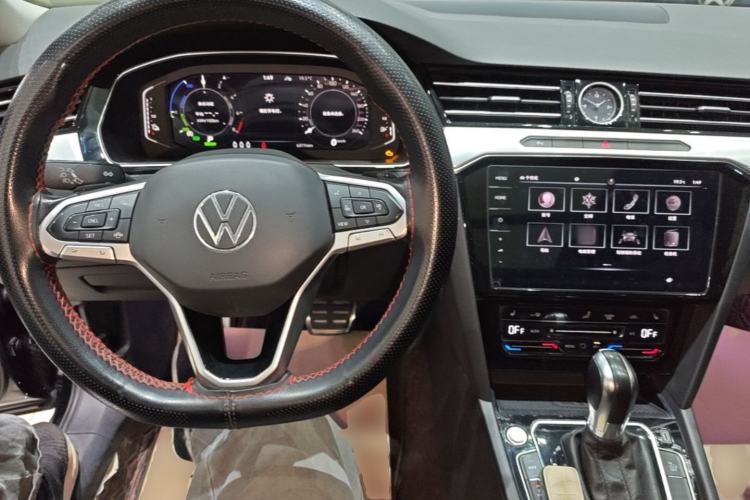 Used Volkswagen Magotan GTE Plug-in Hybrid 2022 GTE Luxury Model Center Console