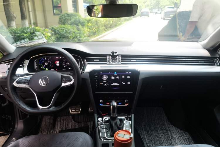 Used Volkswagen Magotan GTE Plug-in Hybrid 2022 GTE Luxury Model Center Console