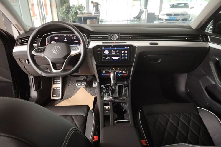 Used Volkswagen Magotan GTE Plug-in Hybrid 2022 GTE Luxury Model Center Console