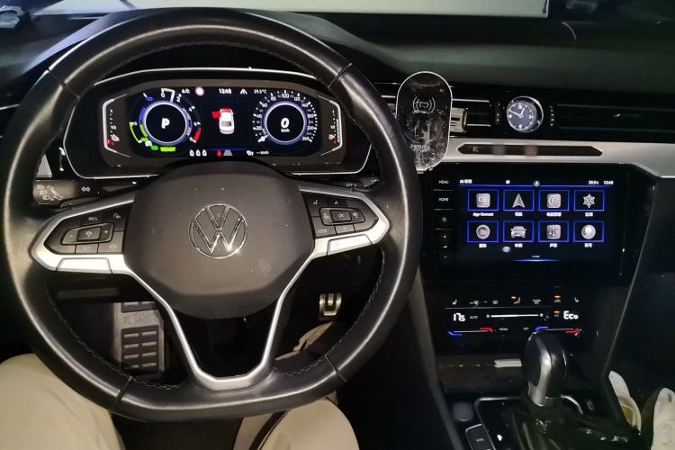 Used Volkswagen Magotan GTE Plug-in Hybrid 2022 GTE Prestige Model Center Console