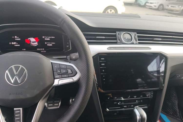 Used Volkswagen Magotan GTE Plug-in Hybrid 2022 GTE Luxury Model Center Console