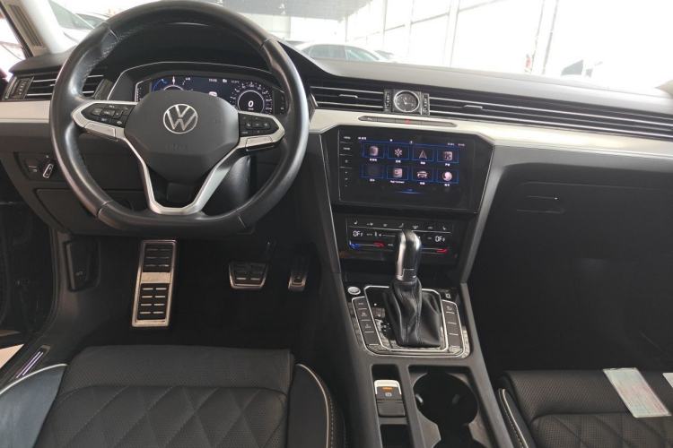 Used Volkswagen Magotan GTE Plug-in Hybrid 2022 GTE Luxury Model Center Console