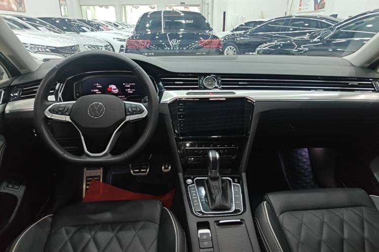 Used Volkswagen Magotan GTE Plug-in Hybrid 2022 GTE Luxury Model Center Console