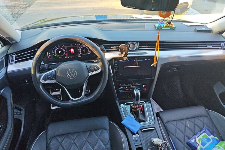 Used Volkswagen Magotan GTE Plug-in Hybrid 2022 GTE Luxury Model Center Console