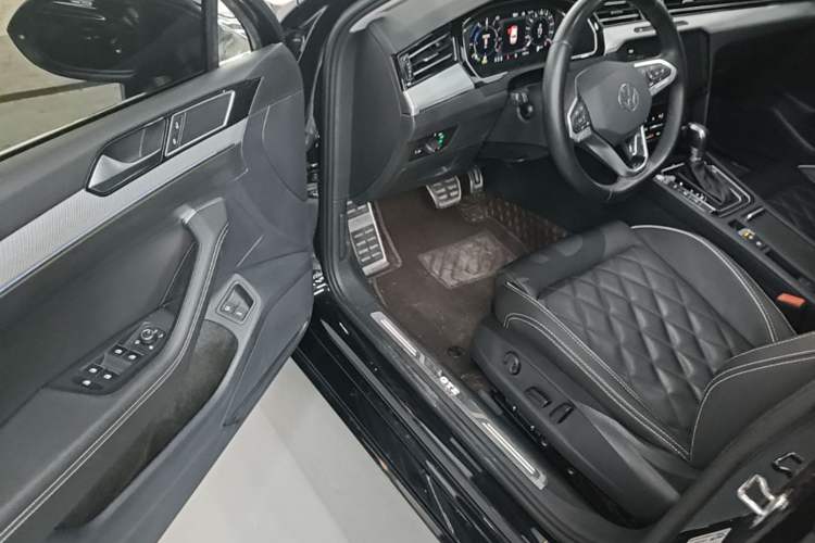 Used Volkswagen Magotan GTE Plug-in Hybrid 2022 GTE Luxury Model Driver Seat
