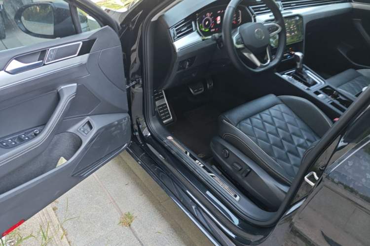 Used Volkswagen Magotan GTE Plug-in Hybrid 2022 GTE Luxury Model Driver Seat