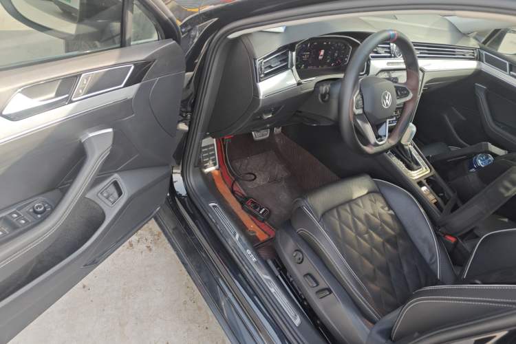 Used Volkswagen Magotan GTE Plug-in Hybrid 2022 GTE Luxury Model Driver Seat