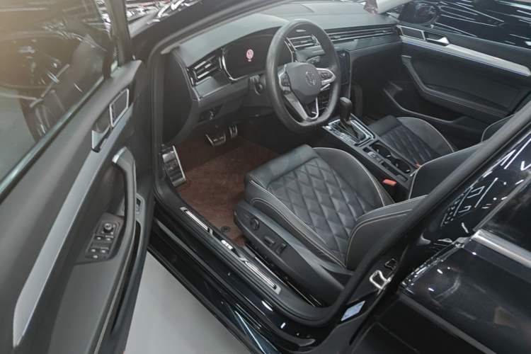 Used Volkswagen Magotan GTE Plug-in Hybrid 2022 GTE Luxury Model Driver Seat