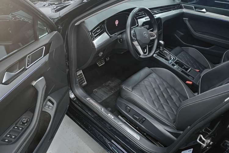 Used Volkswagen Magotan GTE Plug-in Hybrid 2022 GTE Luxury Model Driver Seat