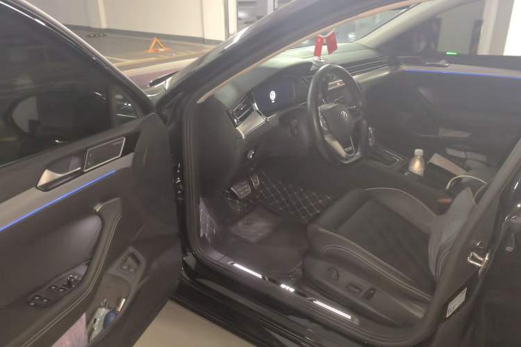 Used Volkswagen Magotan GTE Plug-in Hybrid 2022 GTE Luxury Model Driver Seat