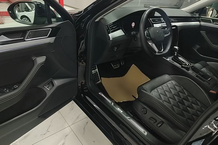 Used Volkswagen Magotan GTE Plug-in Hybrid 2022 GTE Luxury Model Driver Seat