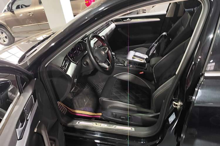 Used Volkswagen Magotan GTE Plug-in Hybrid 2022 GTE Luxury Model Driver Seat