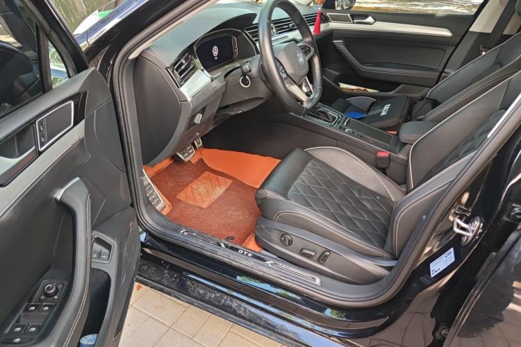 Used Volkswagen Magotan GTE Plug-in Hybrid 2022 GTE Luxury Model Driver Seat