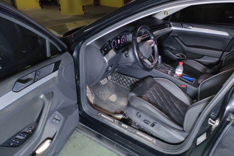 Used Volkswagen Magotan GTE Plug-in Hybrid 2022 GTE Luxury Model Driver Seat