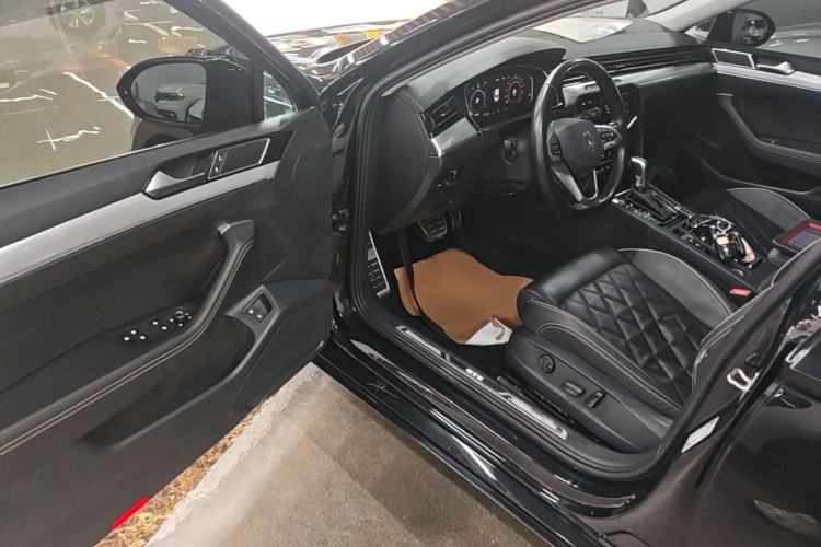 Used Volkswagen Magotan GTE Plug-in Hybrid 2022 GTE Luxury Model Driver Seat