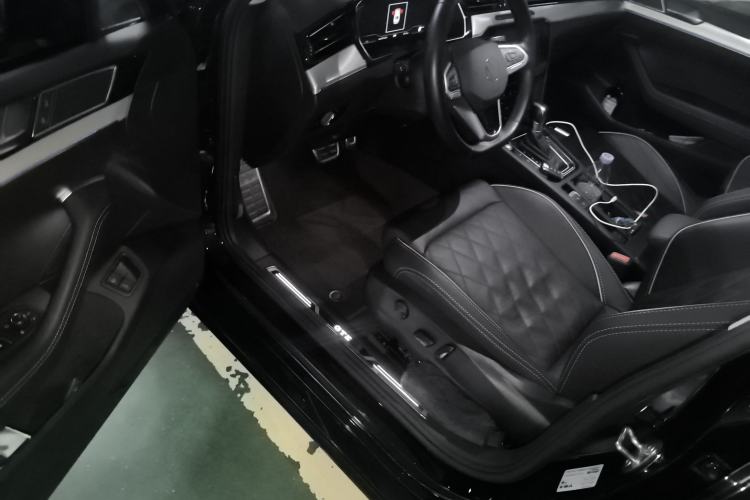 Used Volkswagen Magotan GTE Plug-in Hybrid 2022 GTE Luxury Model Driver Seat