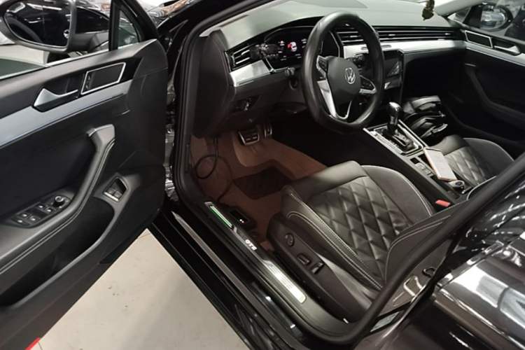 Used Volkswagen Magotan GTE Plug-in Hybrid 2022 GTE Luxury Model Driver Seat