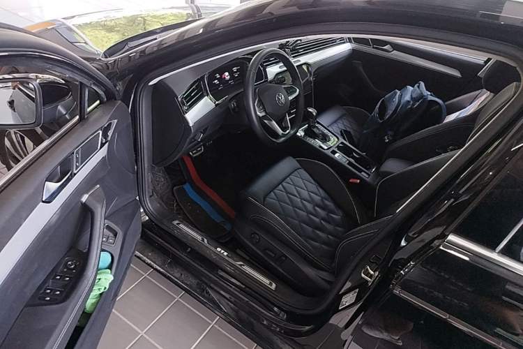 Used Volkswagen Magotan GTE Plug-in Hybrid 2022 GTE Luxury Model Driver Seat