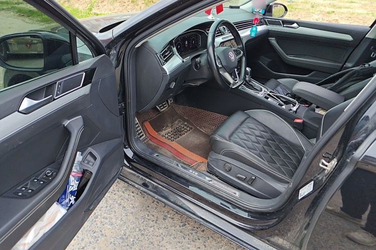Used Volkswagen Magotan GTE Plug-in Hybrid 2022 GTE Luxury Model Driver Seat