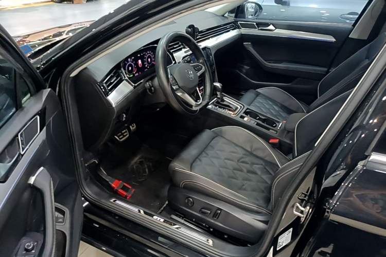 Used Volkswagen Magotan GTE Plug-in Hybrid 2022 GTE Luxury Model Driver Seat