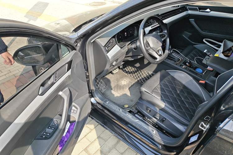 Used Volkswagen Magotan GTE Plug-in Hybrid 2022 GTE Luxury Model Driver Seat