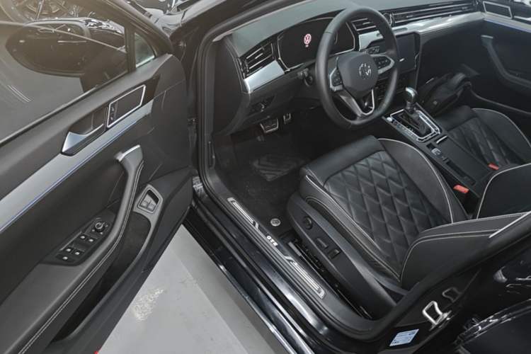Used Volkswagen Magotan GTE Plug-in Hybrid 2022 GTE Luxury Model Driver Seat