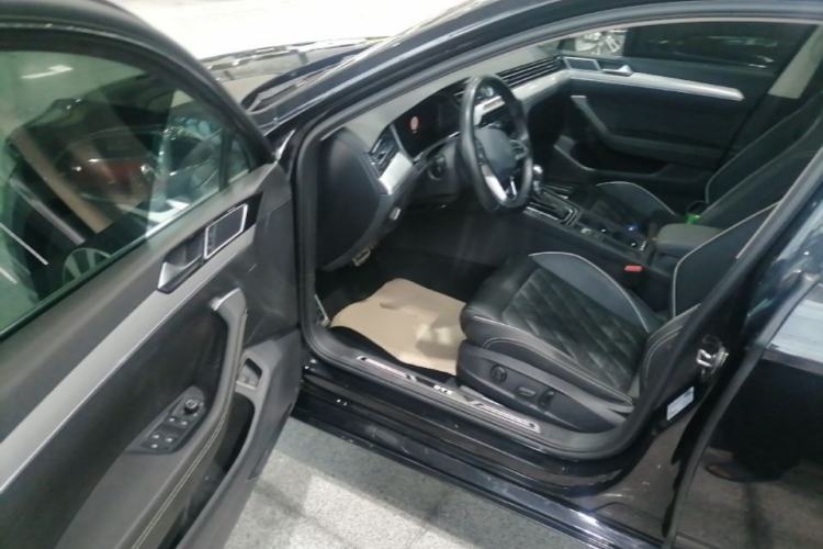 Used Volkswagen Magotan GTE Plug-in Hybrid 2022 GTE Luxury Model Driver Seat