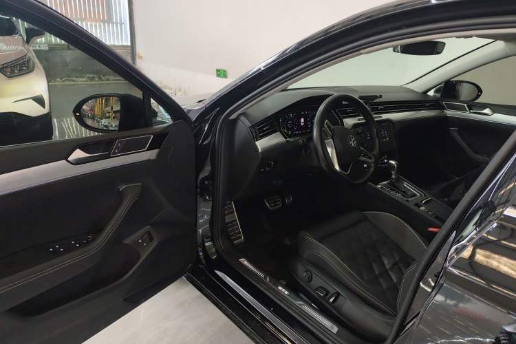 Used Volkswagen Magotan GTE Plug-in Hybrid 2022 GTE Luxury Model Driver Seat