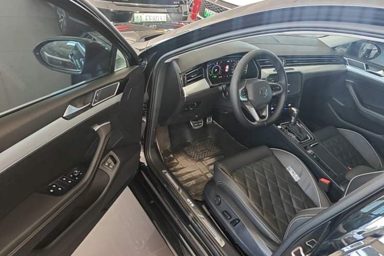 Used Volkswagen Magotan GTE Plug-in Hybrid 2022 GTE Luxury Model Driver Seat