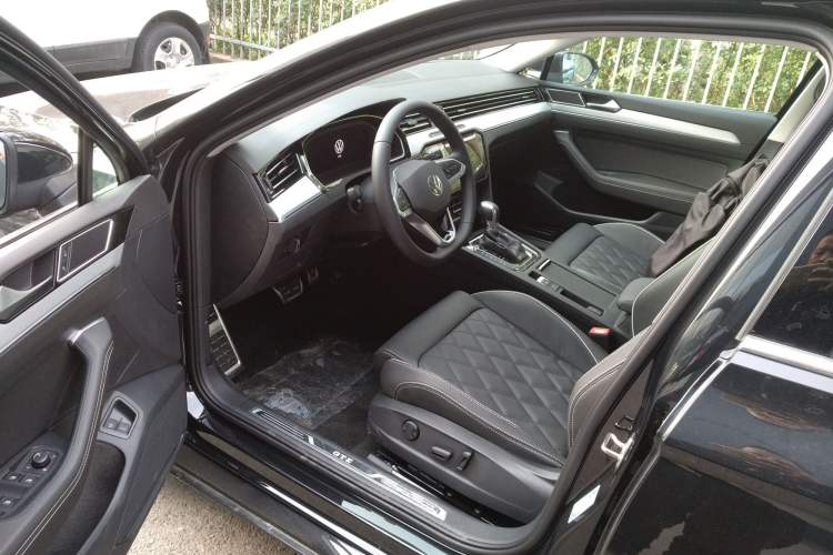 Used Volkswagen Magotan GTE Plug-in Hybrid 2022 GTE Luxury Model Driver Seat