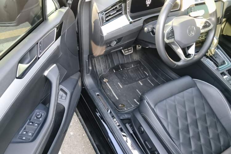 Used Volkswagen Magotan GTE Plug-in Hybrid 2022 GTE Luxury Model Driver Seat