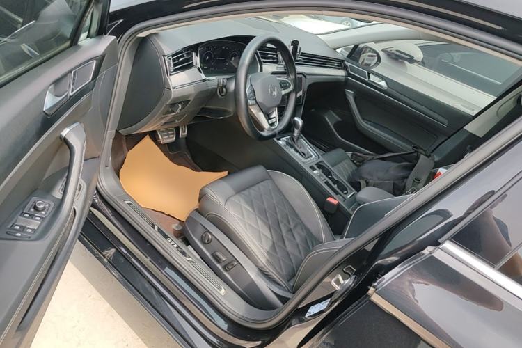 Used Volkswagen Magotan GTE Plug-in Hybrid 2022 GTE Luxury Model Driver Seat