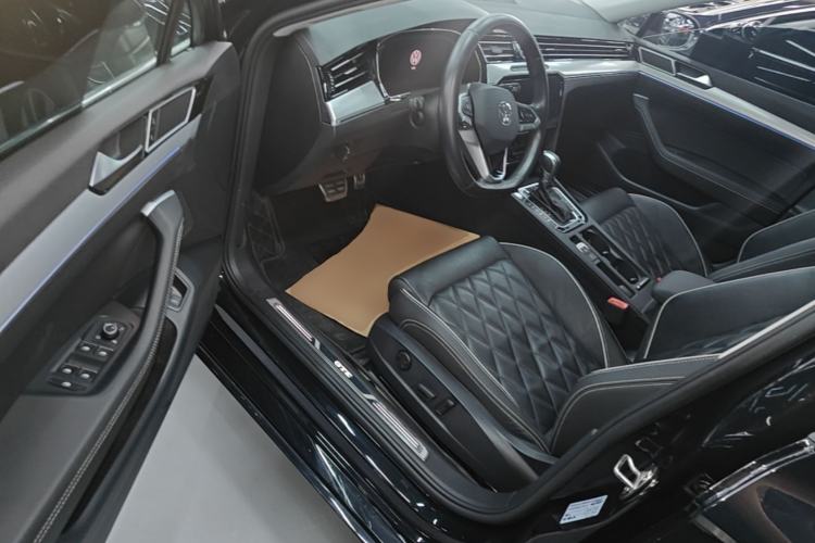Used Volkswagen Magotan GTE Plug-in Hybrid 2022 GTE Luxury Model Driver Seat