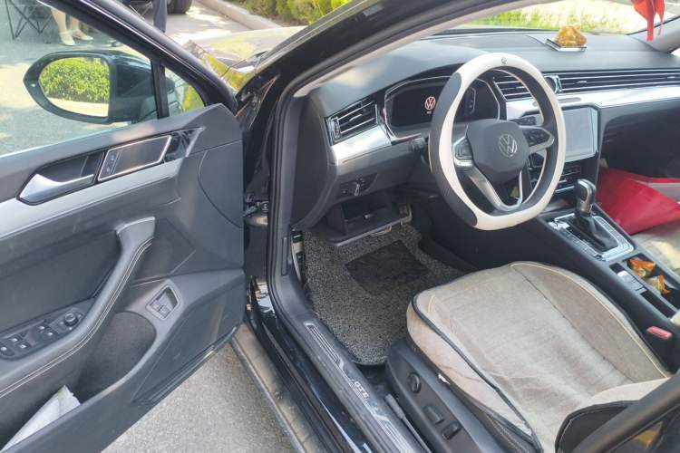 Used Volkswagen Magotan GTE Plug-in Hybrid 2022 GTE Luxury Model Driver Seat