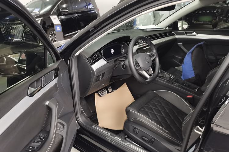 Used Volkswagen Magotan GTE Plug-in Hybrid 2022 GTE Luxury Model Driver Seat