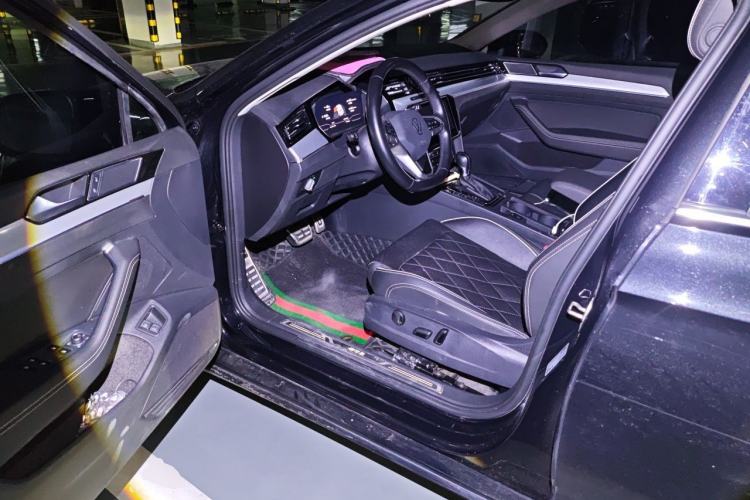 Used Volkswagen Magotan GTE Plug-in Hybrid 2022 GTE Luxury Model Driver Seat