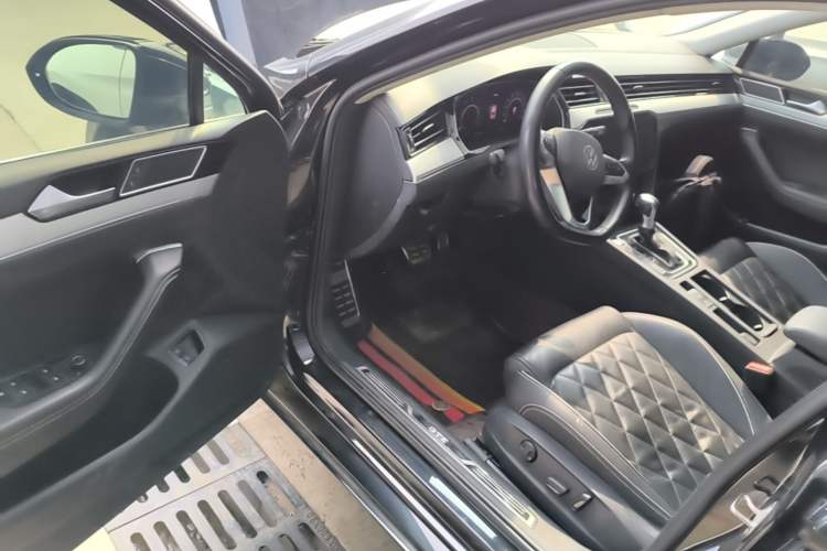 Used Volkswagen Magotan GTE Plug-in Hybrid 2022 GTE Luxury Model Driver Seat