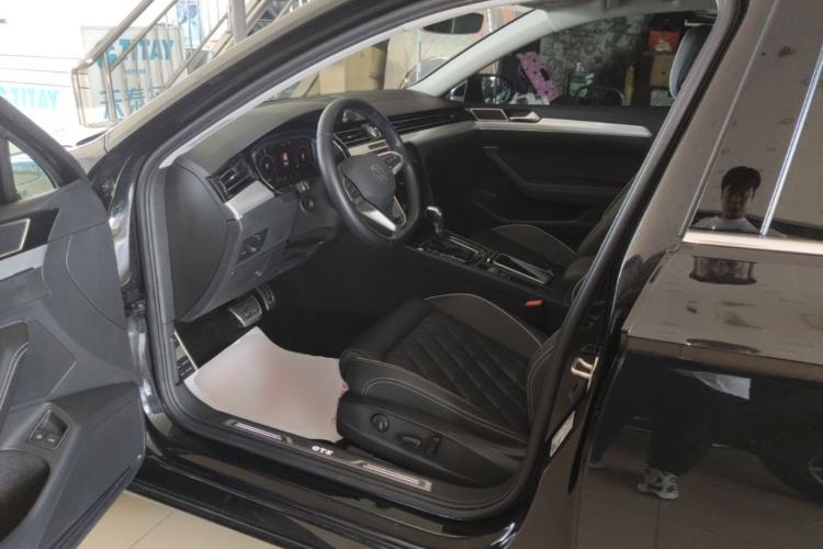 Used Volkswagen Magotan GTE Plug-in Hybrid 2022 GTE Luxury Model Driver Seat