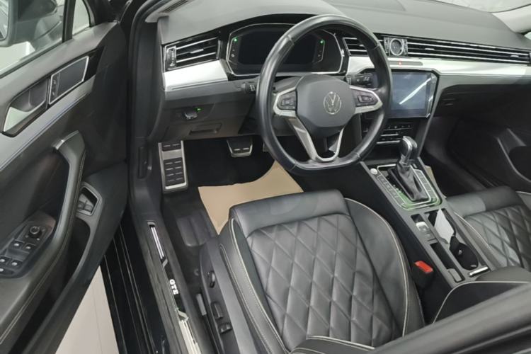 Used Volkswagen Magotan GTE Plug-in Hybrid 2022 GTE Luxury Model Driver Seat