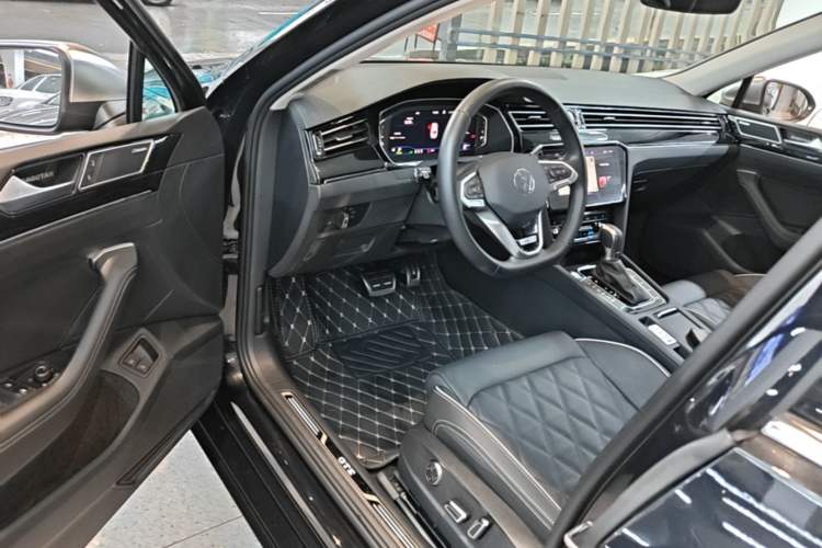 Used Volkswagen Magotan GTE Plug-in Hybrid 2022 GTE Luxury Model Driver Seat