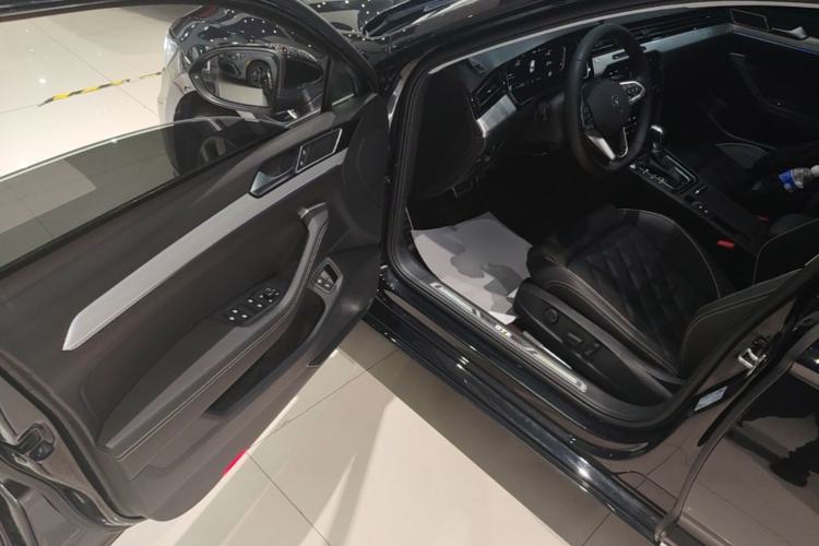 Used Volkswagen Magotan GTE Plug-in Hybrid 2022 GTE Luxury Model Driver Seat