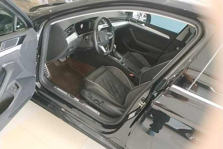 Used Volkswagen Magotan GTE Plug-in Hybrid 2022 GTE Luxury Model Driver Seat