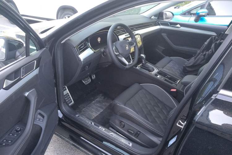 Used Volkswagen Magotan GTE Plug-in Hybrid 2022 GTE Luxury Model Driver Seat
