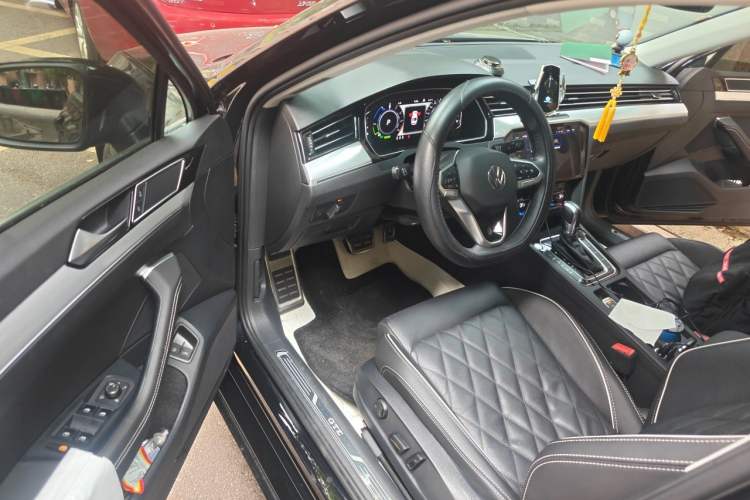 Used Volkswagen Magotan GTE Plug-in Hybrid 2022 GTE Luxury Model Driver Seat